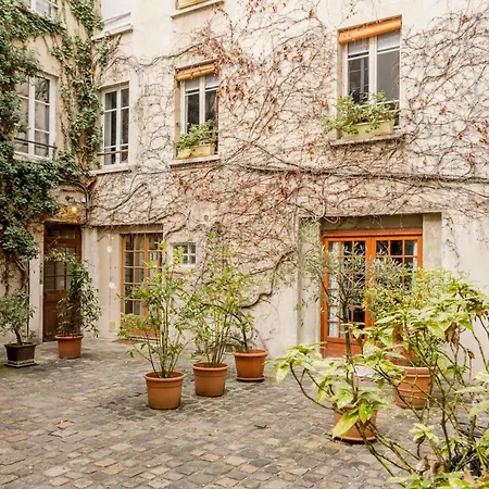 Superb Air-conditioned In The Heart Of The Marais Apartment